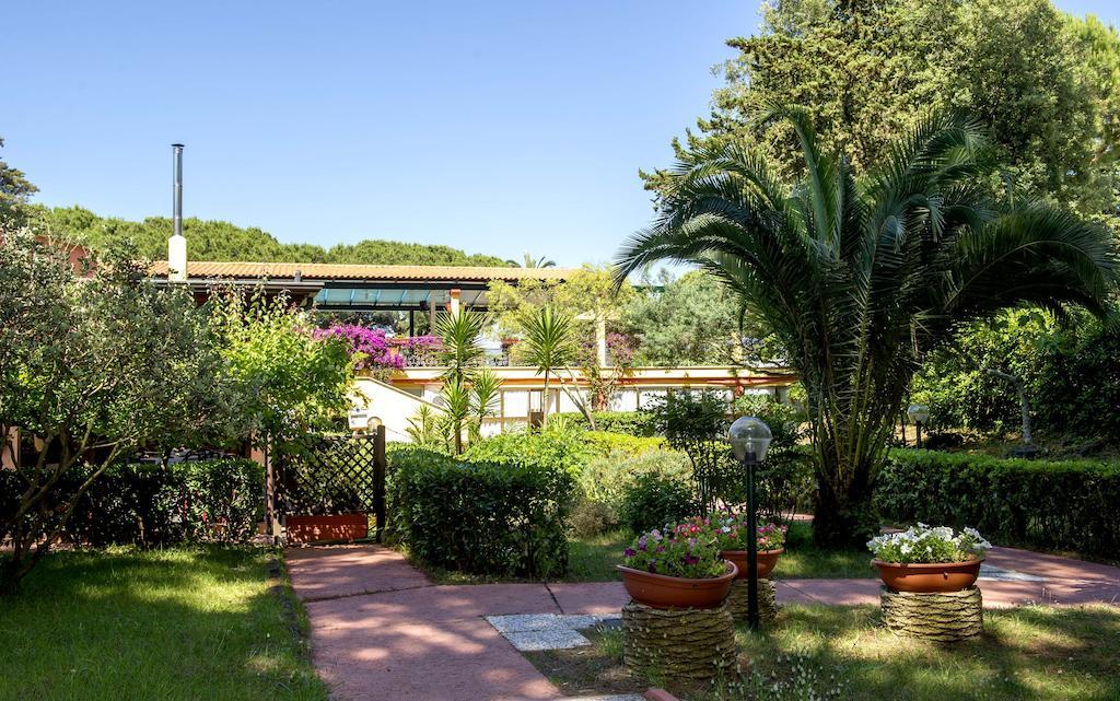 La Serra Holiday Village & Beach Resort Baia Domizia Exterior photo