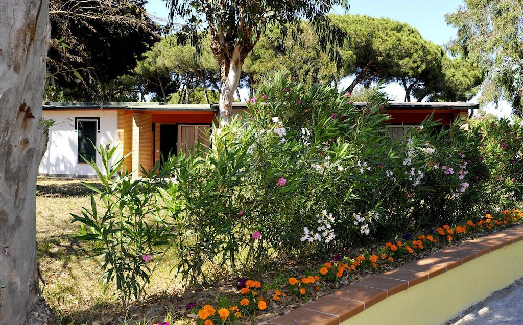 La Serra Holiday Village & Beach Resort Baia Domizia Exterior photo